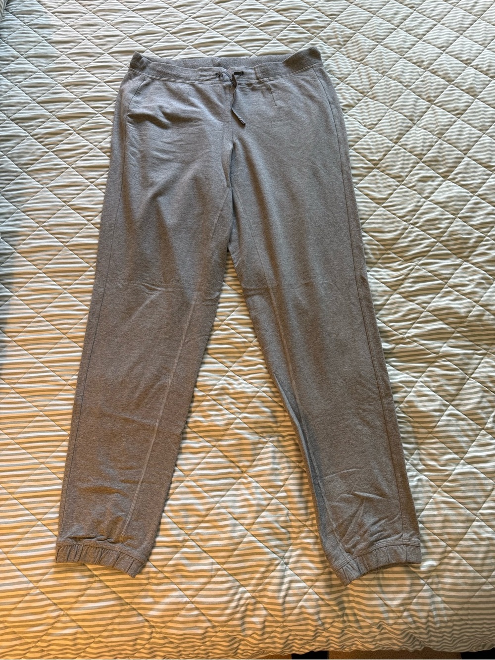Vintage women’s lululemon stretch track pants - jogger style